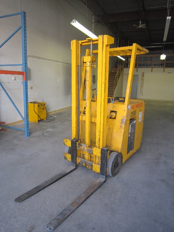 Hyster Electric Standup Forklift 2500LBS w Vulcan Battery Charger